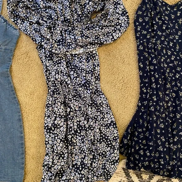 DRESSES - Picture 7 of 8